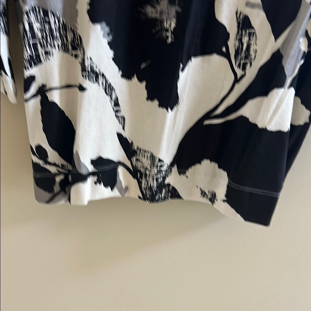 Chico’s Floral Black and White Women's Top Size 3 New With Tag - Picture 5 of 9